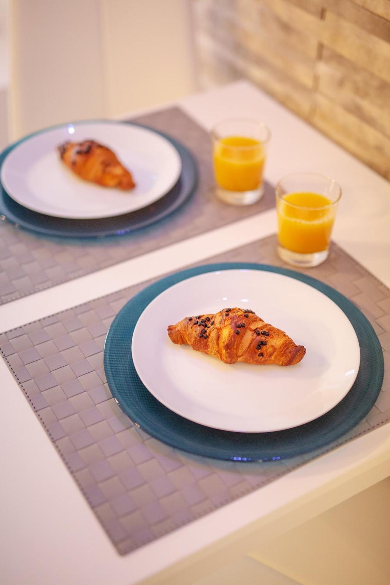 Azzurro Apartment ไพราน ภายนอก รูปภาพ
