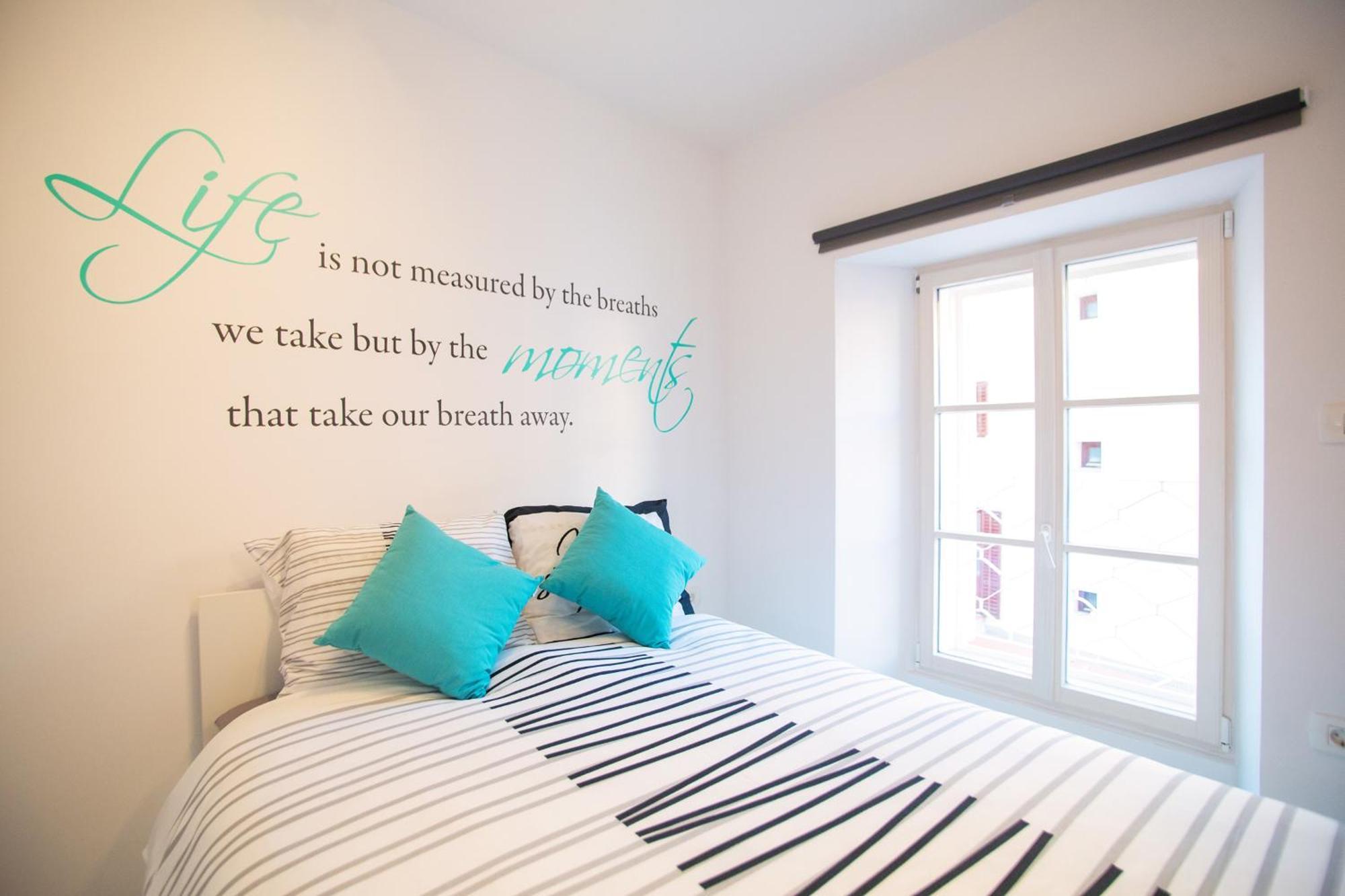 Azzurro Apartment ไพราน ภายนอก รูปภาพ