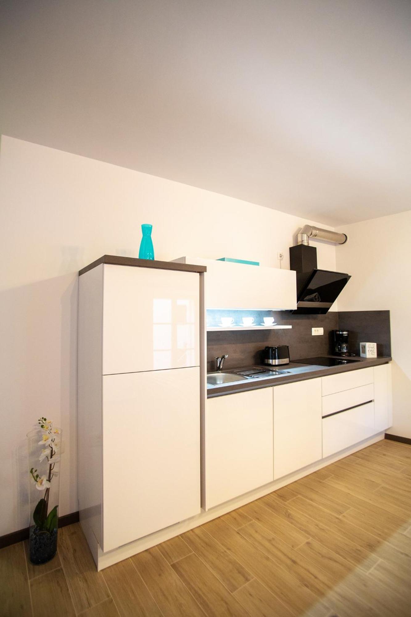 Azzurro Apartment ไพราน ภายนอก รูปภาพ