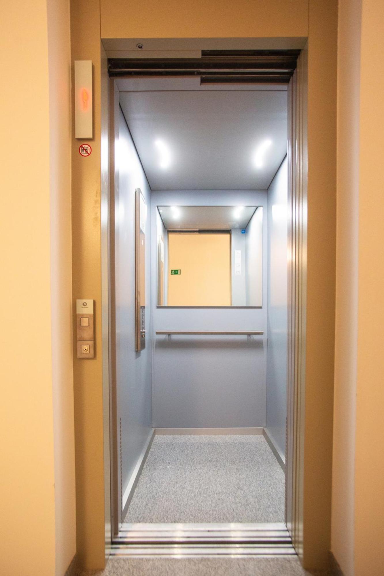 Azzurro Apartment ไพราน ภายนอก รูปภาพ