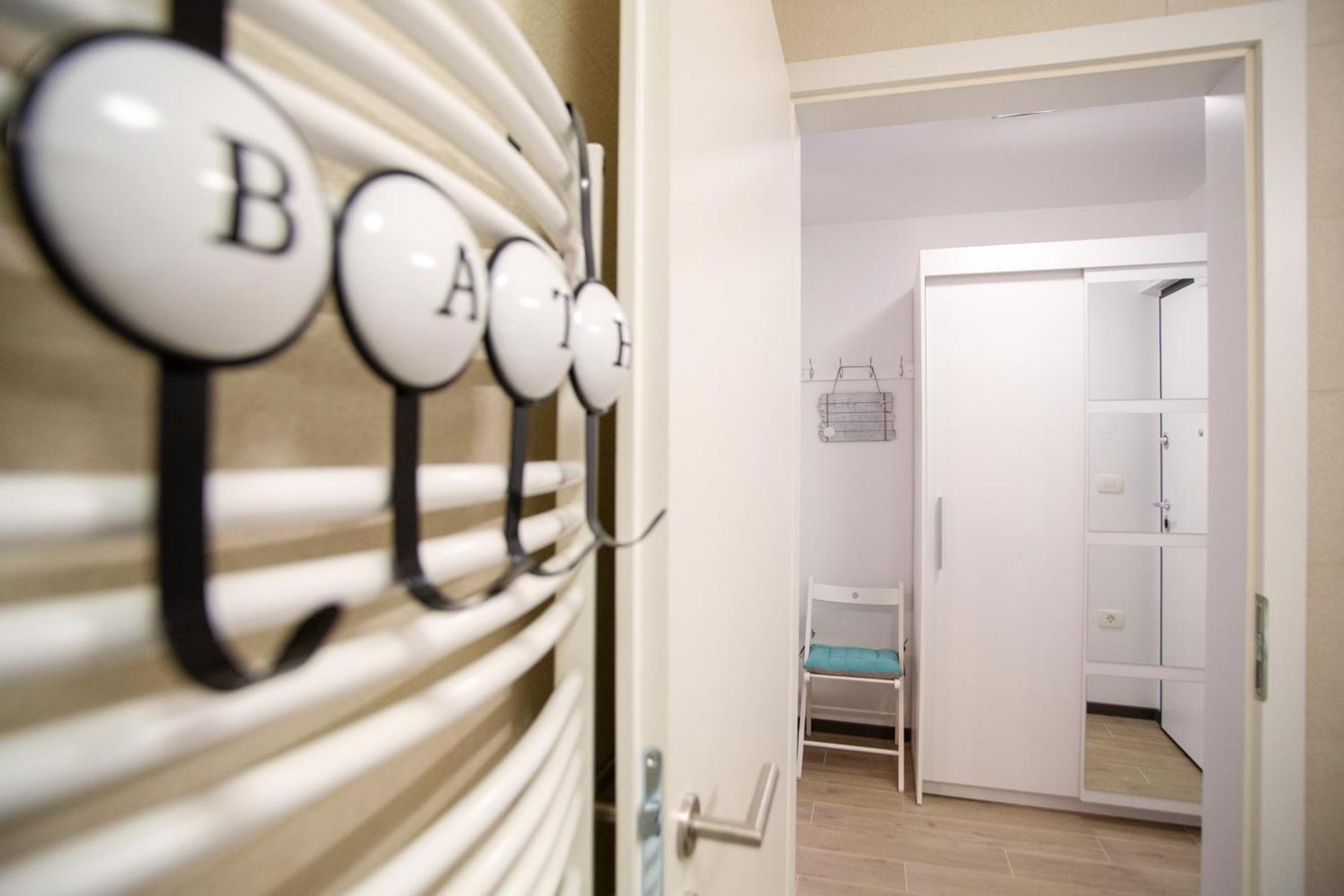 Azzurro Apartment ไพราน ภายนอก รูปภาพ
