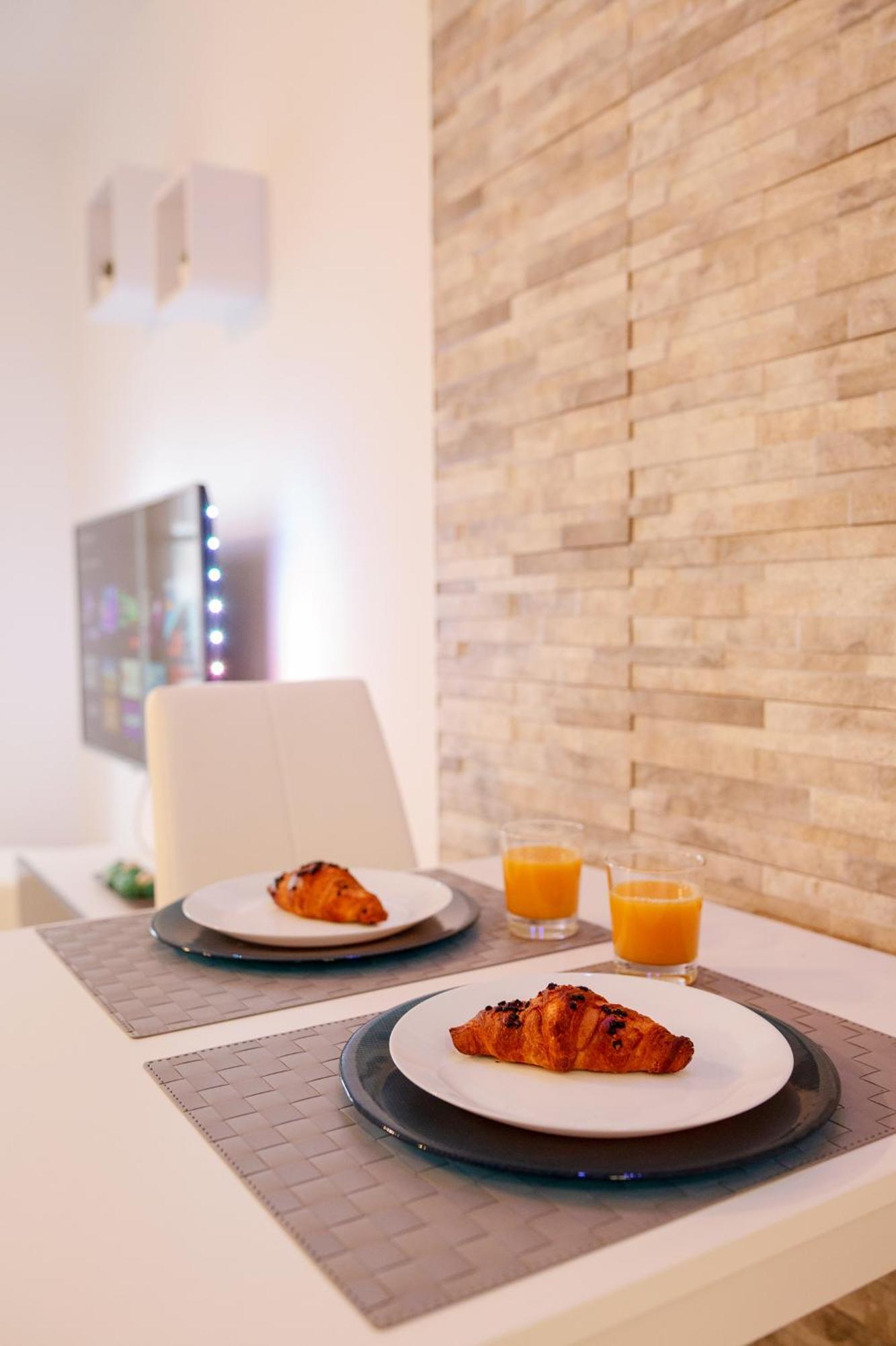 Azzurro Apartment ไพราน ภายนอก รูปภาพ