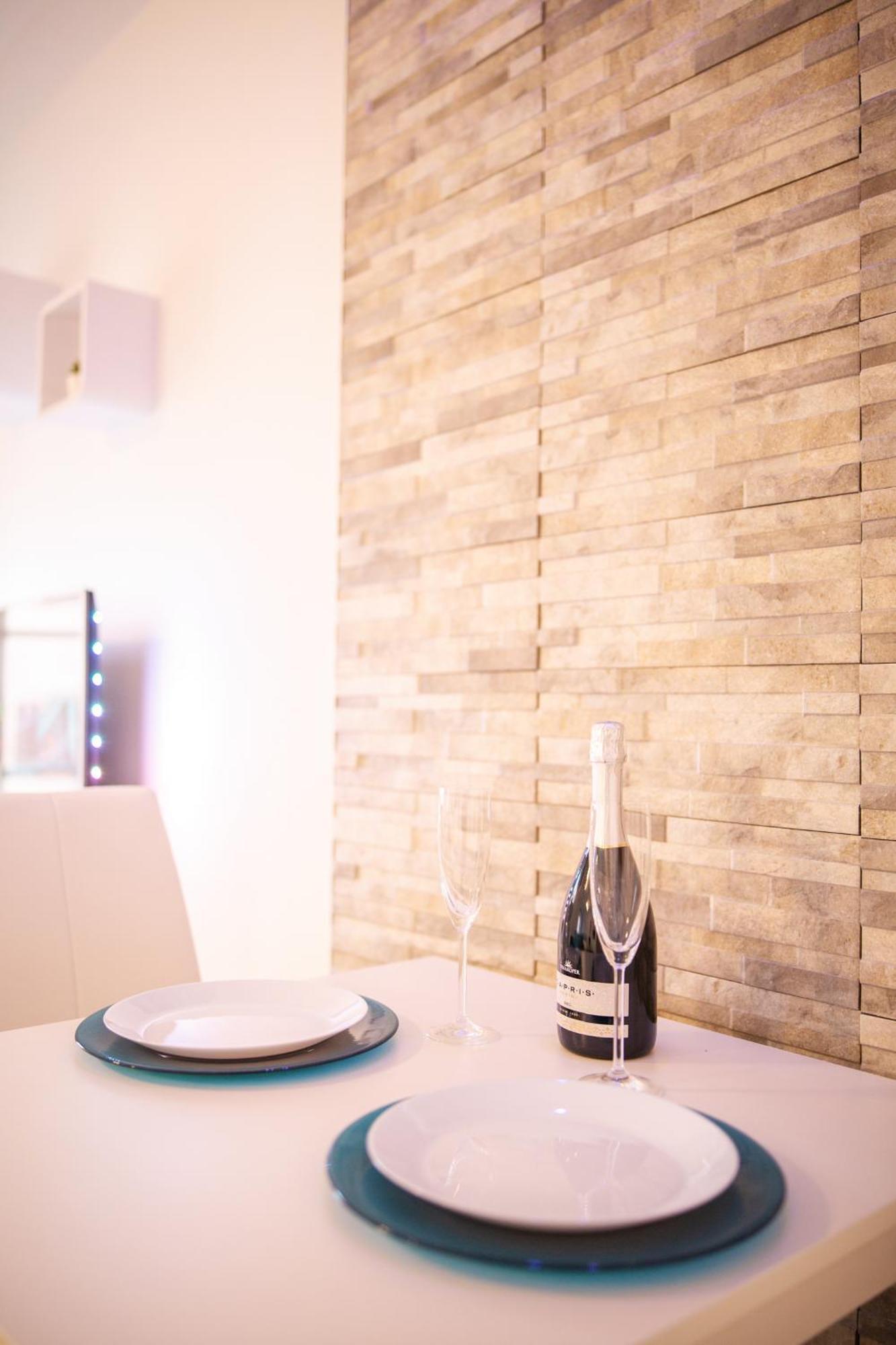 Azzurro Apartment ไพราน ภายนอก รูปภาพ
