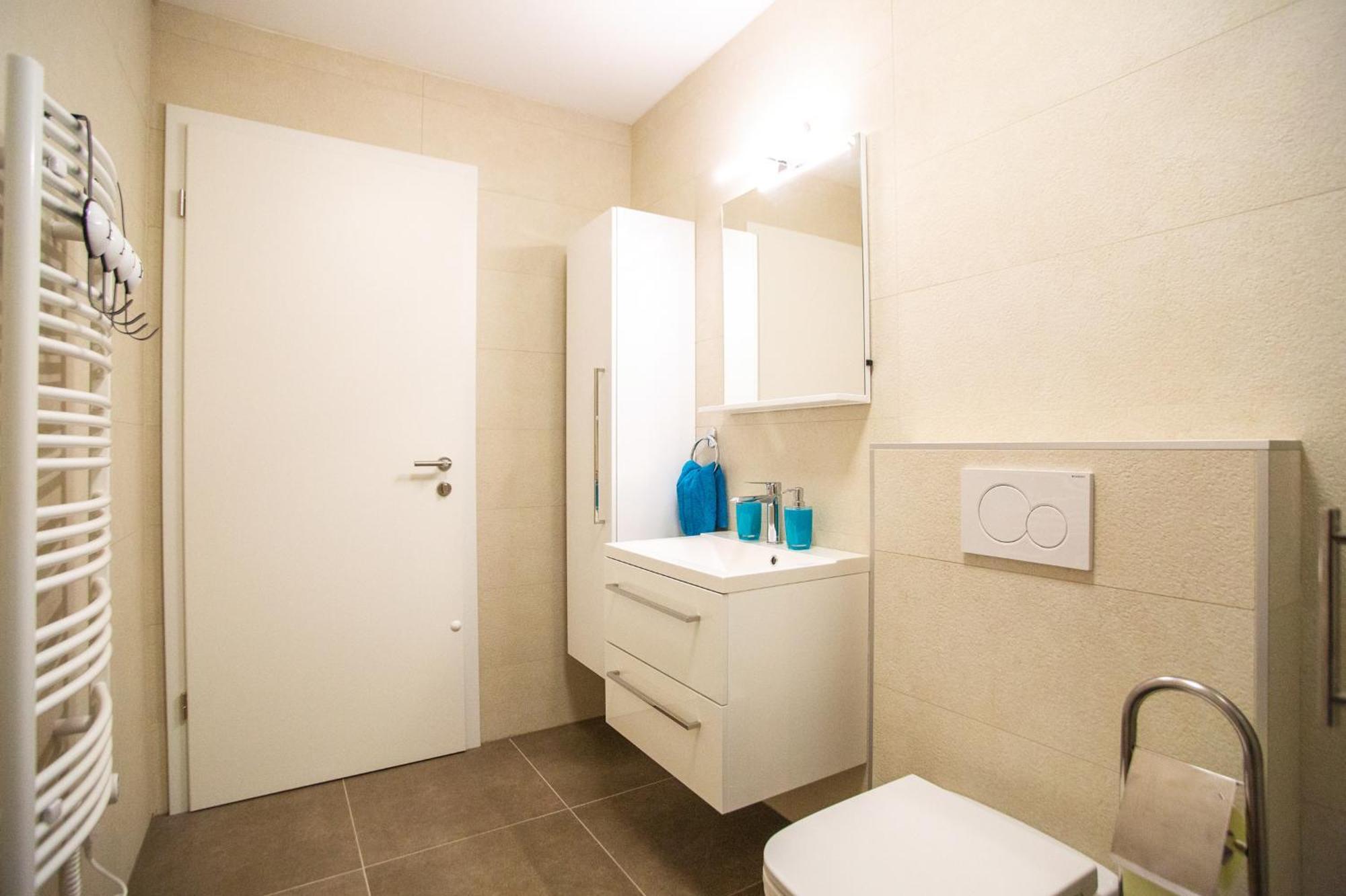 Azzurro Apartment ไพราน ภายนอก รูปภาพ