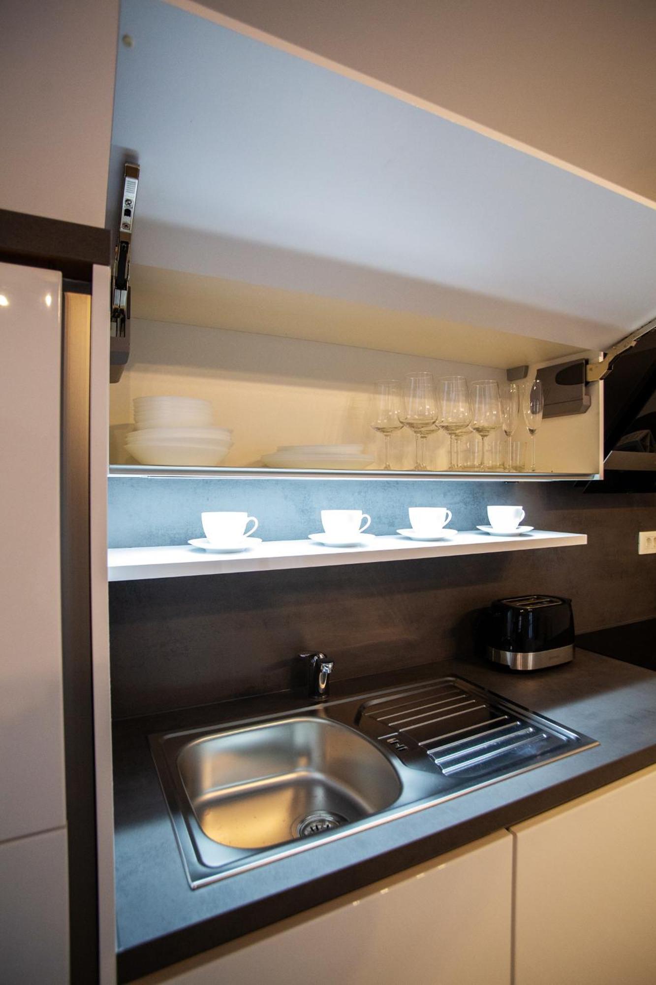 Azzurro Apartment ไพราน ภายนอก รูปภาพ